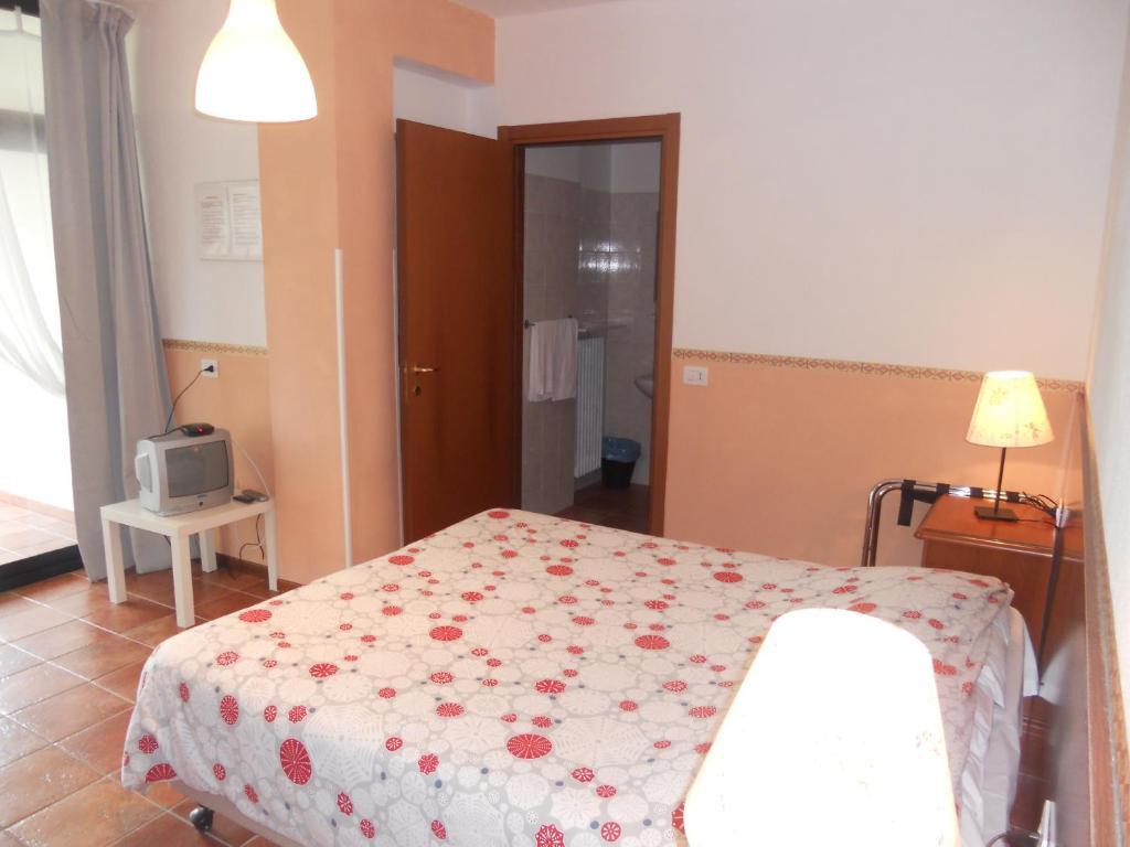 Madonna Della Neve Hotel Pettenasco Room photo