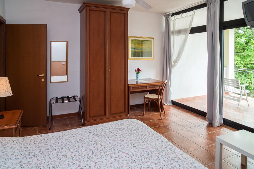 Madonna Della Neve Hotel Pettenasco Exterior photo