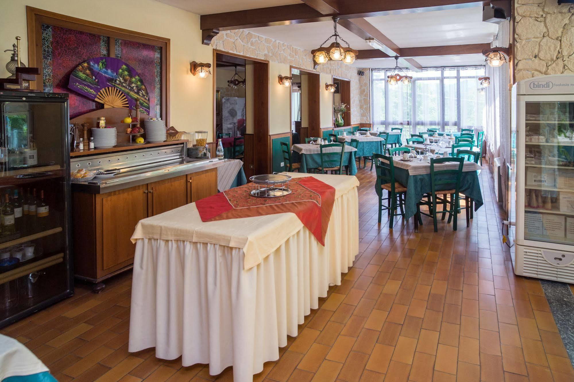 Madonna Della Neve Hotel Pettenasco Exterior photo