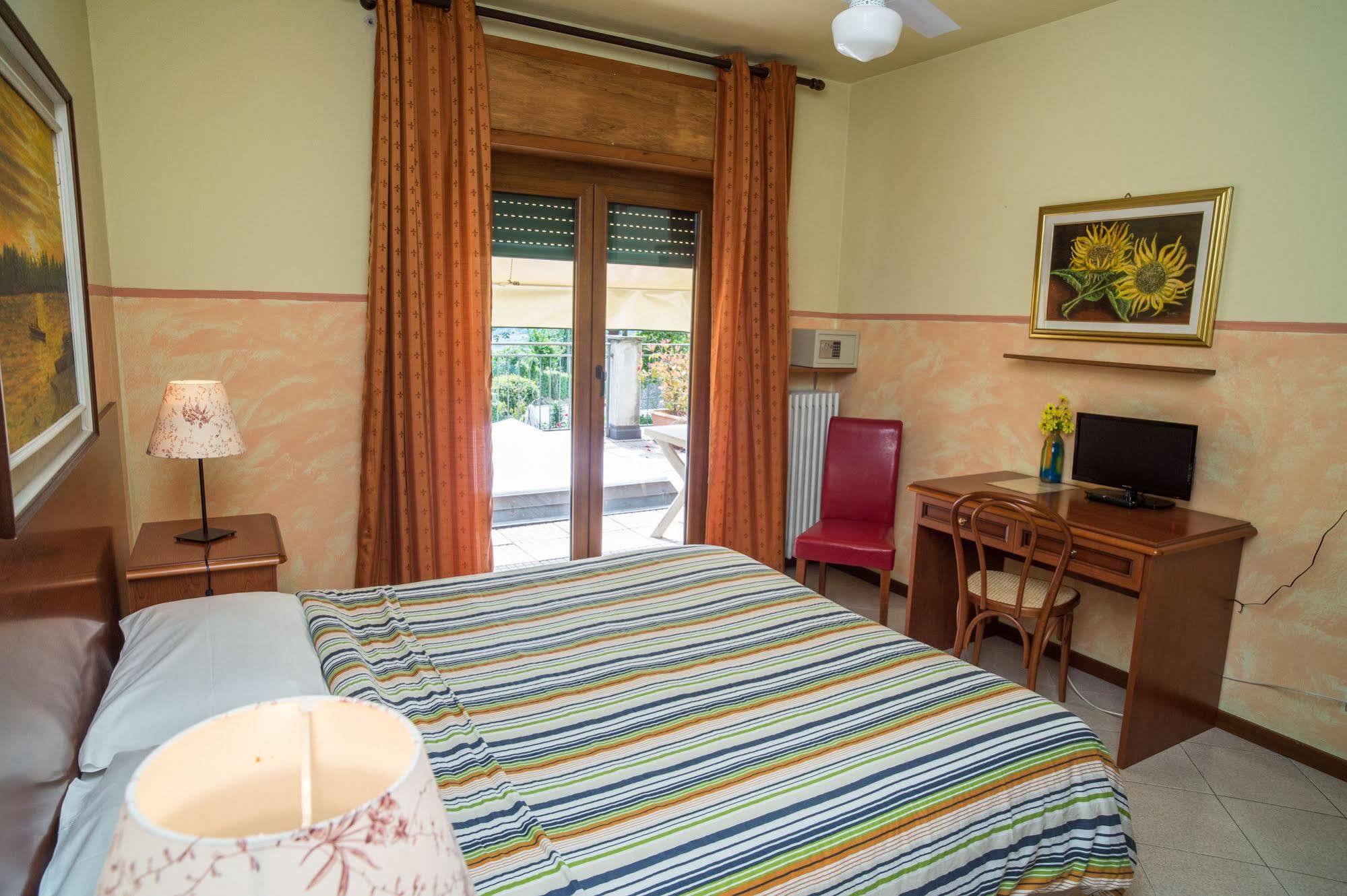 Madonna Della Neve Hotel Pettenasco Exterior photo