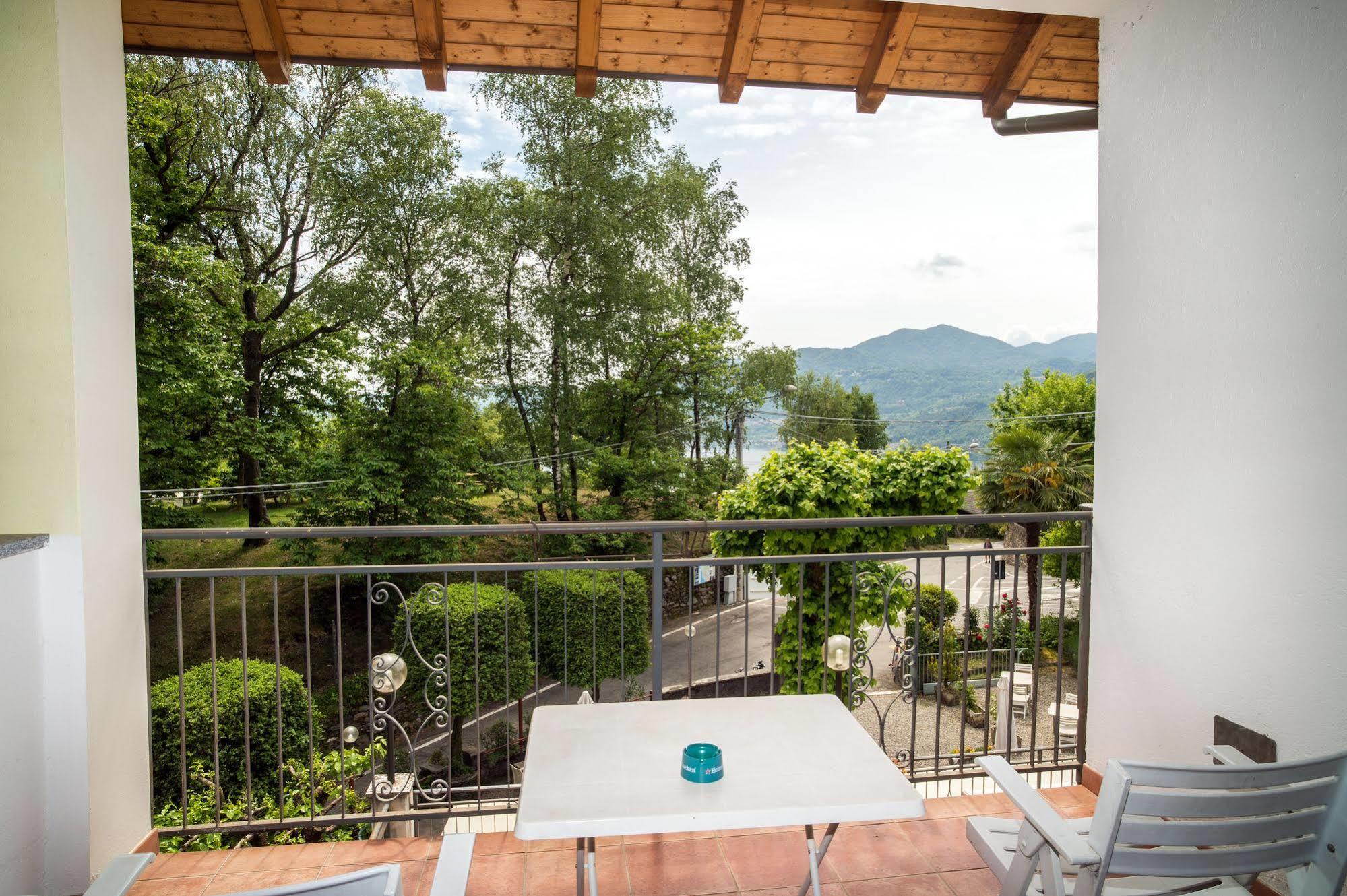 Madonna Della Neve Hotel Pettenasco Exterior photo